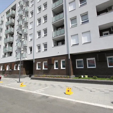 Riviera New Apartment, Parking 5 Eur Per Day شقة *